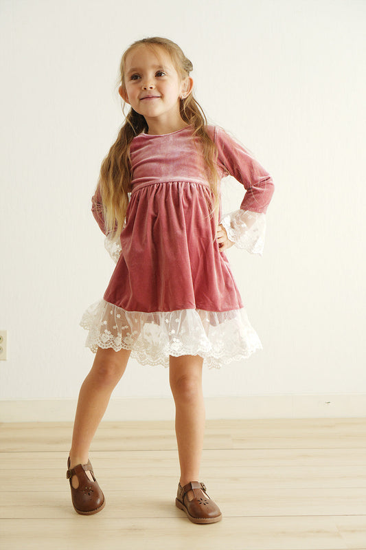 How to Dress Siblings in Coordinated Outfits (Without Being Too Matchy)